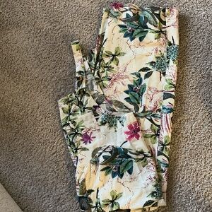 Overalls with flower print and pockets